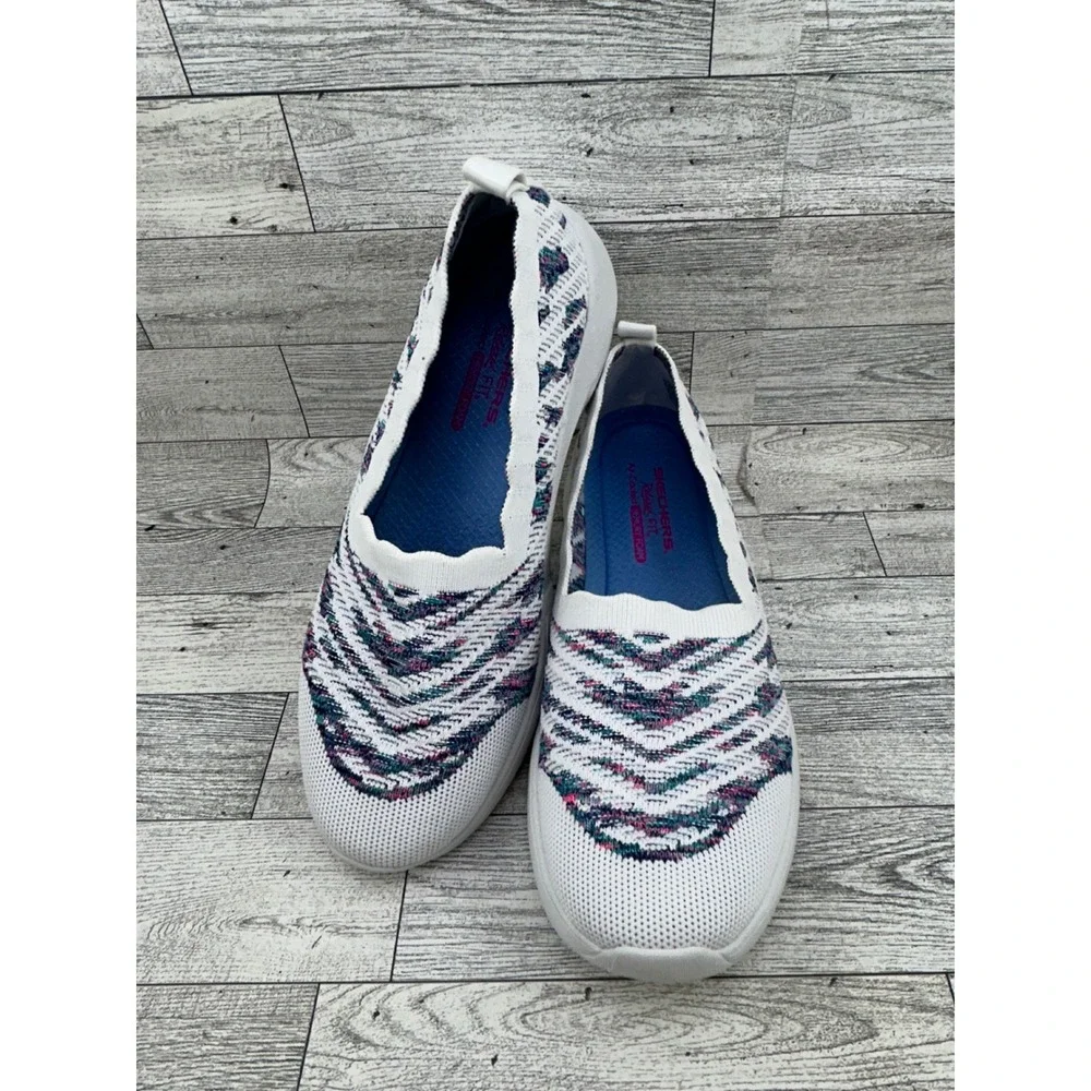 Skechers Relaxed Fit 158472‎ Women Size 7.5 White Multi Knit Slip On Sneakers